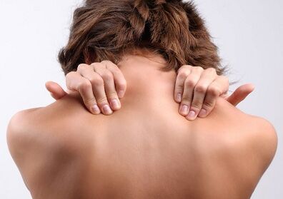 Bawo ni osteochondrosis ti awọn spactical spanical ṣafihan funrararẹ