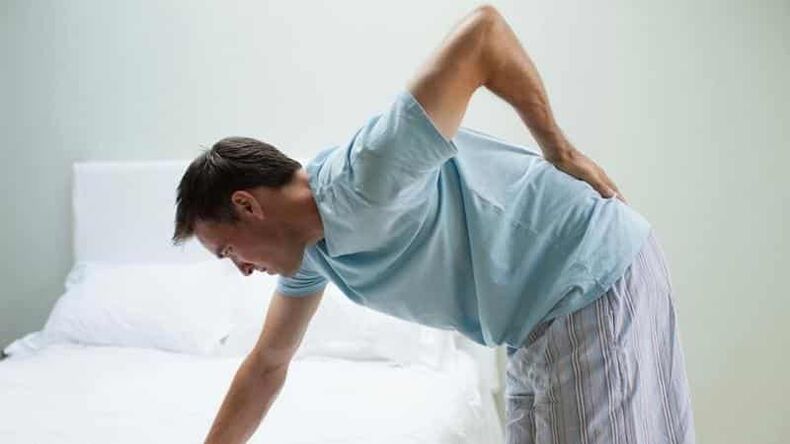 Kini idi ti ẹhin naa ṣe ipalara ni ẹhin isalẹ ati kini lati ṣe