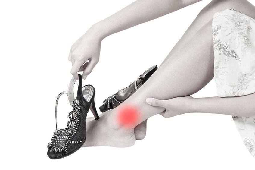irora ni isẹpo kokosẹ nitori arthrosis